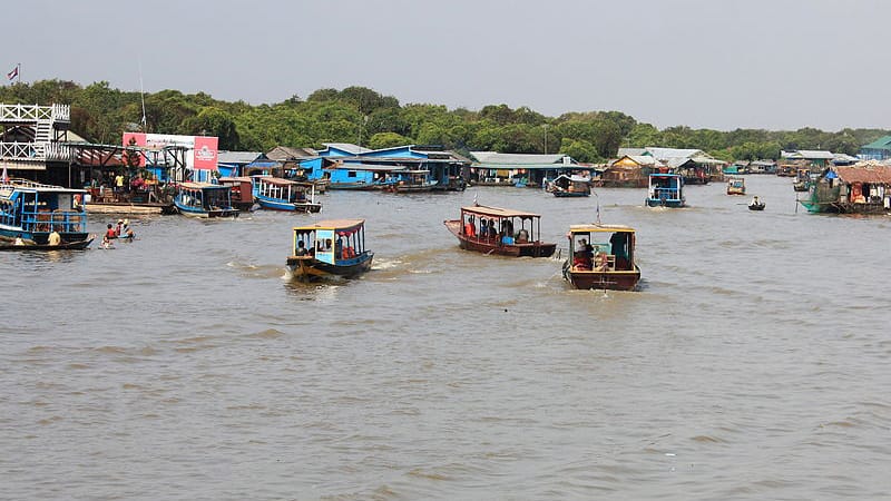 Chong Khneas floating village