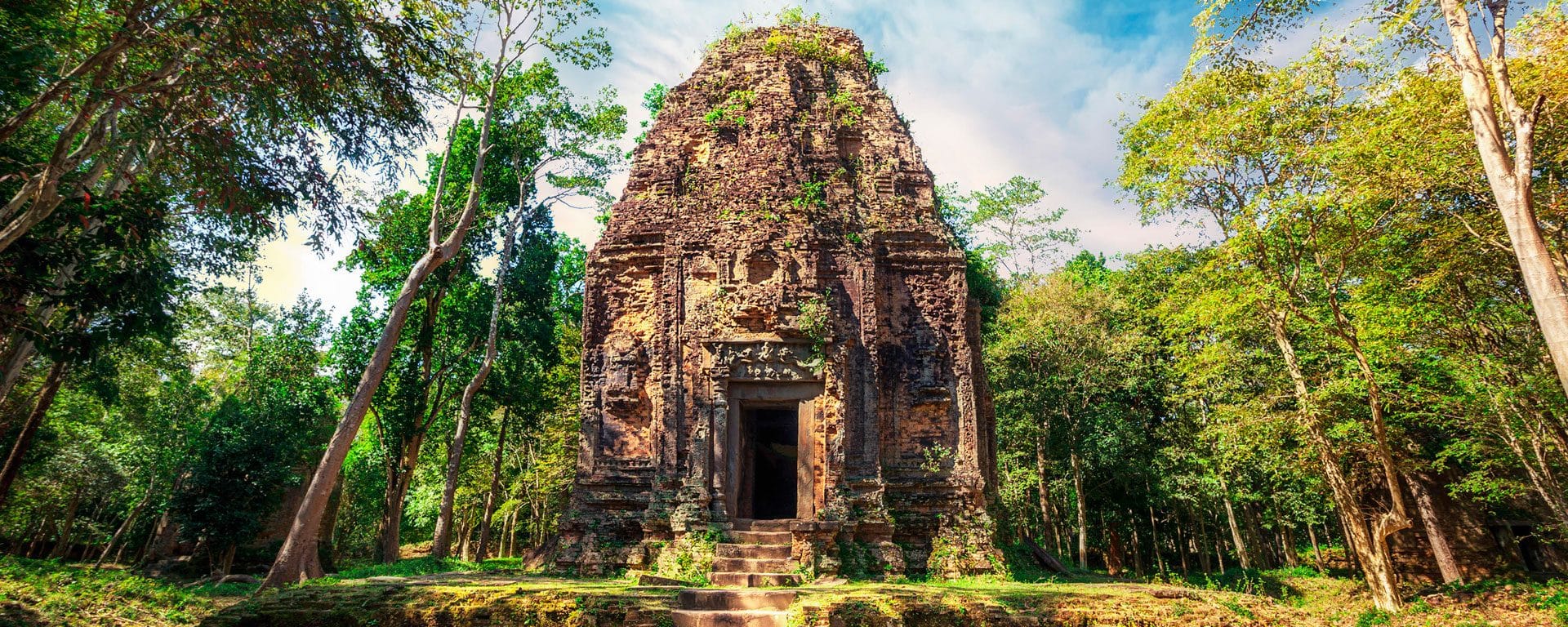 cambodia-kampoing-thom-sambor-prei-kuk-temple-ruins-trees