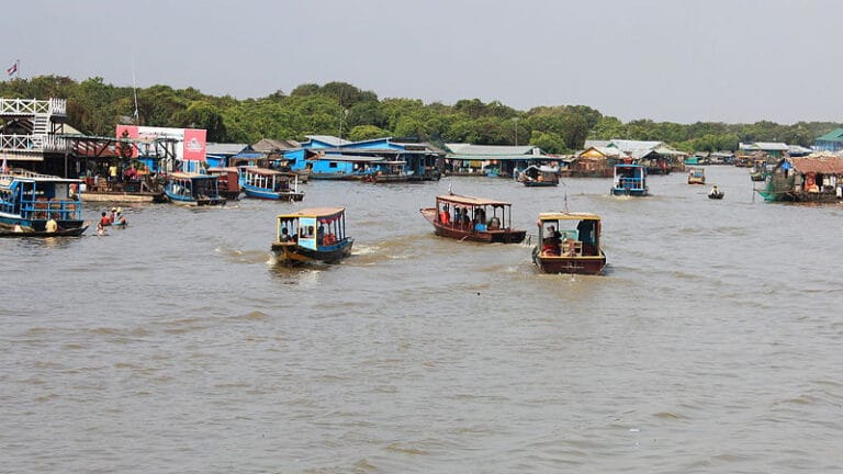 Chong Khneas floating village